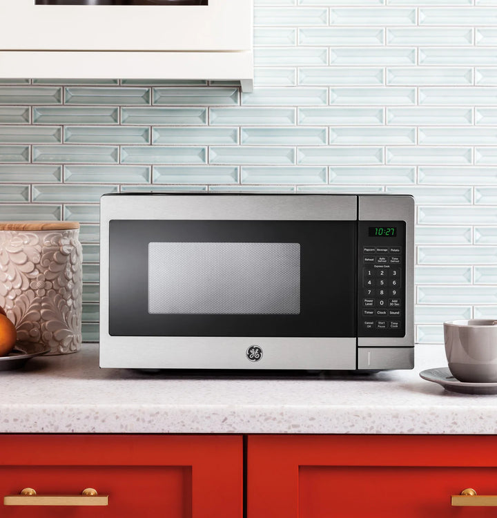 GE® JES1072SHSS 0.7 cuft / 20L Capacity Countertop Microwave Oven Digital Control